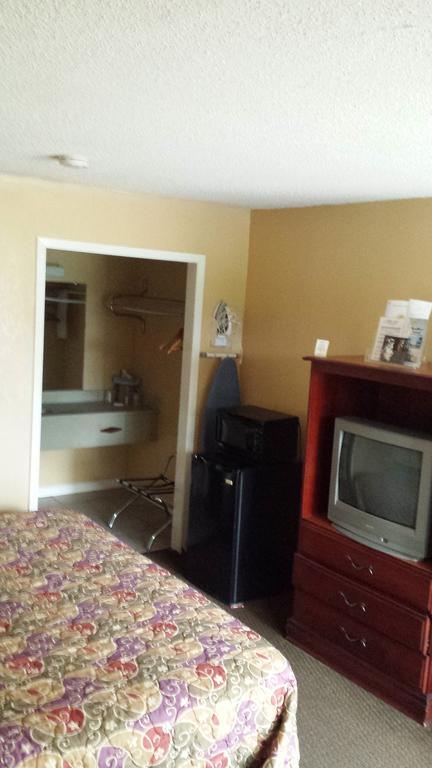 Sunbelt Lodge Motel Abbeville Bagian luar foto