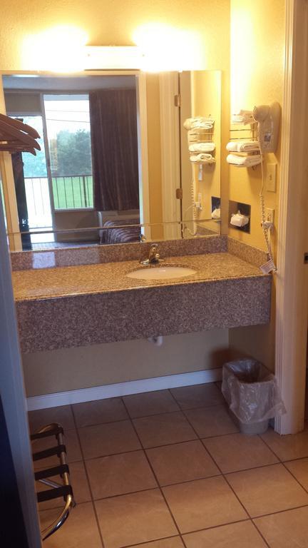 Sunbelt Lodge Motel Abbeville Bagian luar foto