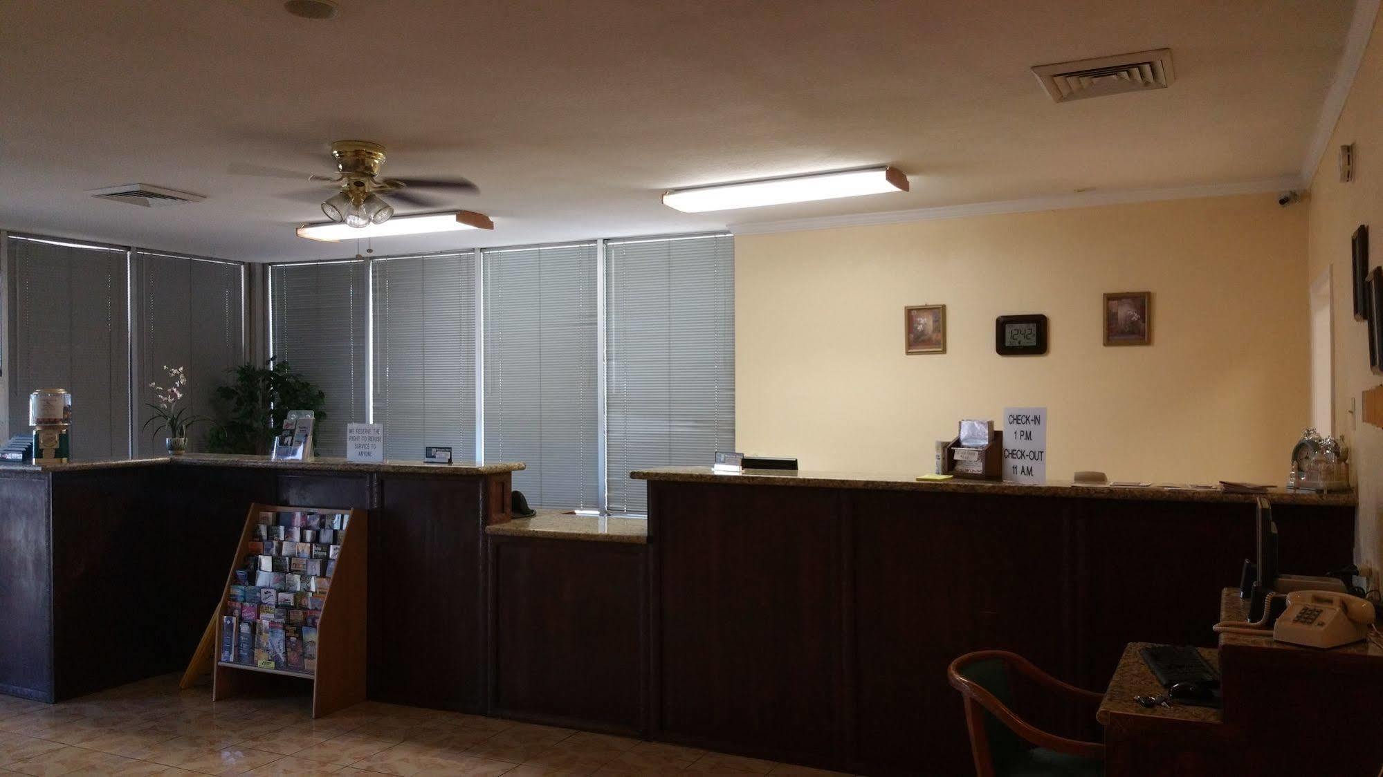Sunbelt Lodge Motel Abbeville Bagian luar foto